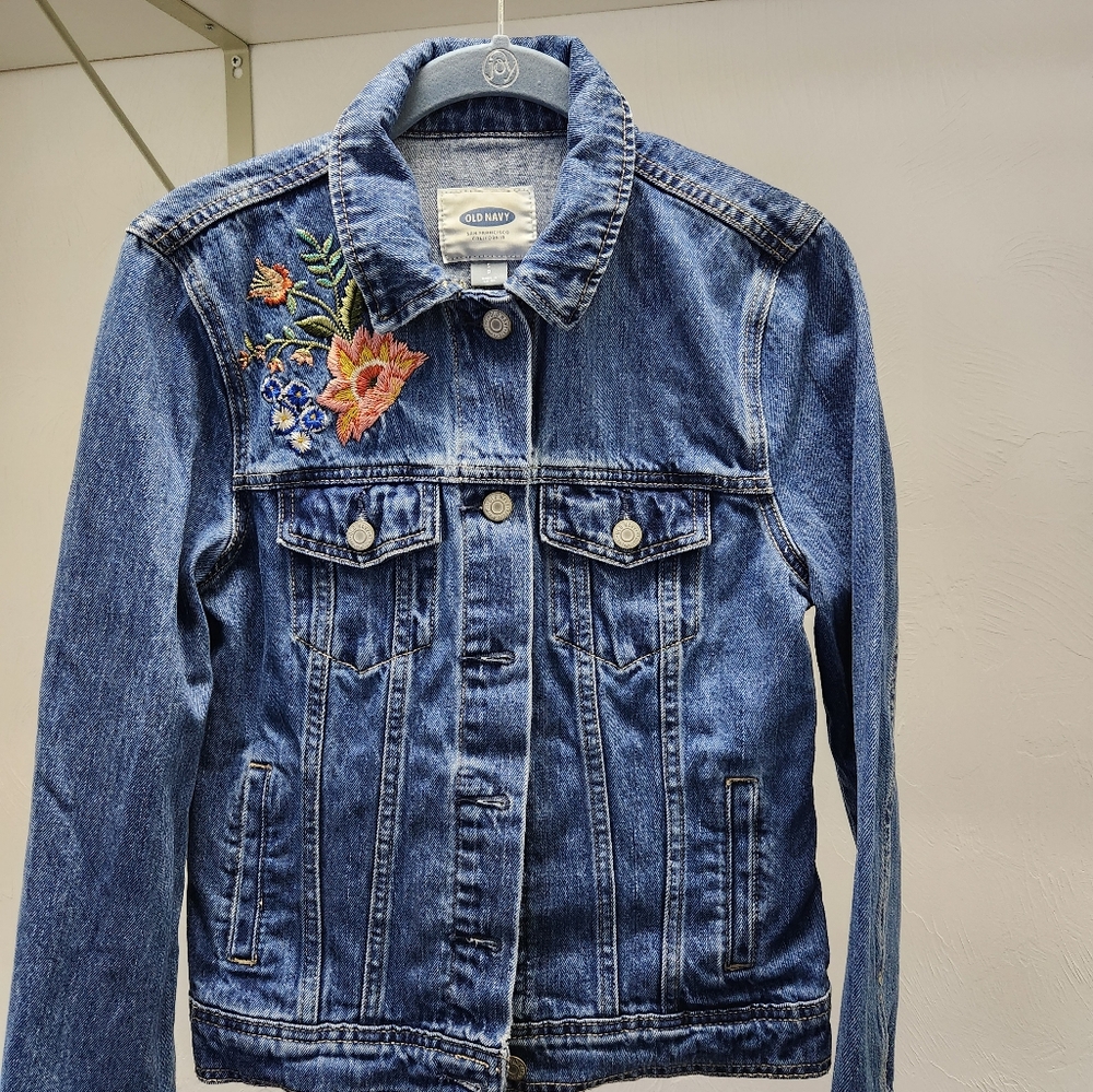 Old Navy women's embroidered jean jacket size small